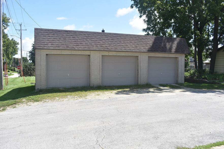 More Photos Of 405 N Davis St, Anamosa Apartments For Sale