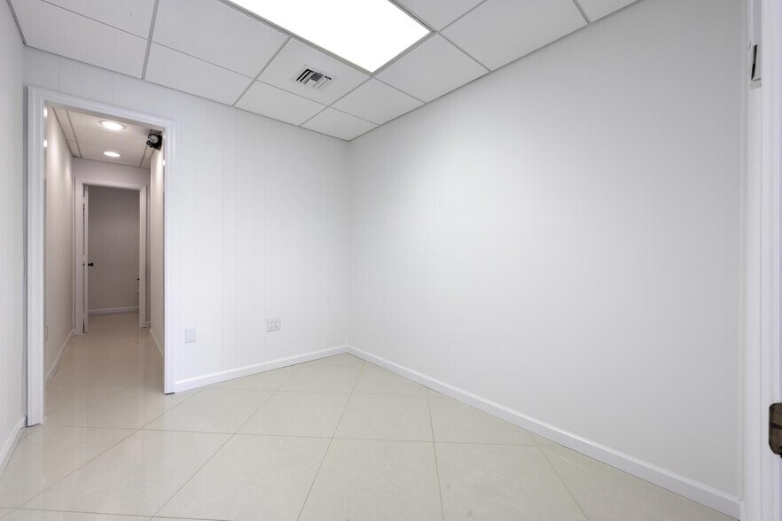 More Photos Of 721 Us Highway 1, North Palm Beach Office For Sale