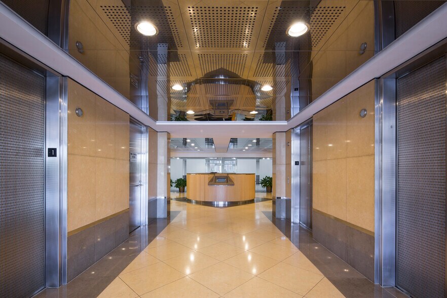 More Photos Of 15760 Ventura Blvd, Encino Office For Lease