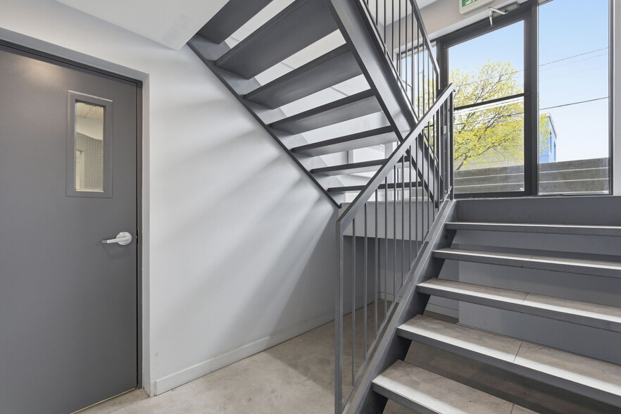 More Photos Of 1074 Ch Du Côteau-Rouge, Longueuil Apartments For Sale