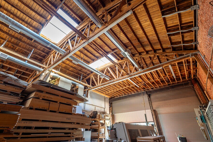 More Photos Of 4621 W Washington Blvd, Los Angeles Warehouse For Lease