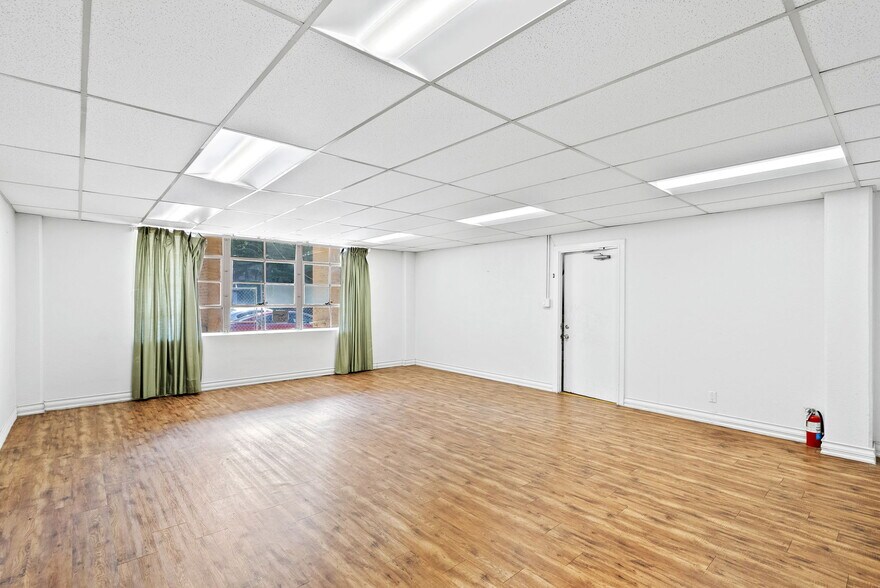 More Photos Of 1701 W Woodlawn Ave, San Antonio Religious Facility For Sale