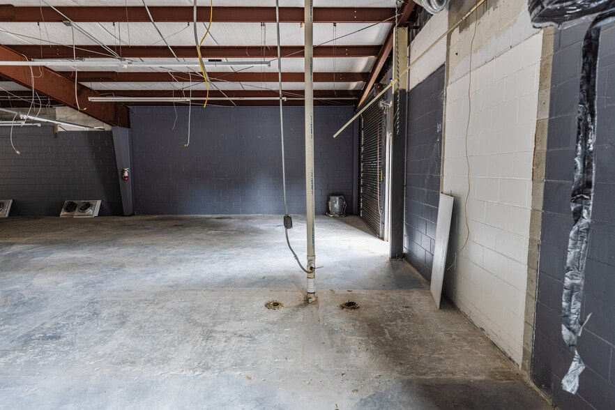 More Photos Of 5953 Roosevelt Blvd, Jacksonville Storefront Retail Office For Sale