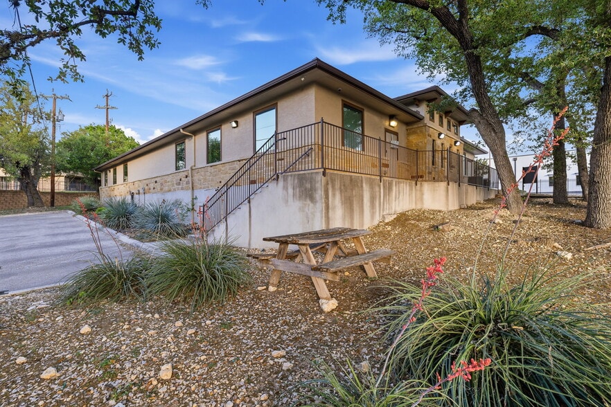 More Photos Of 10007 Huebner Rd, San Antonio Office For Sale