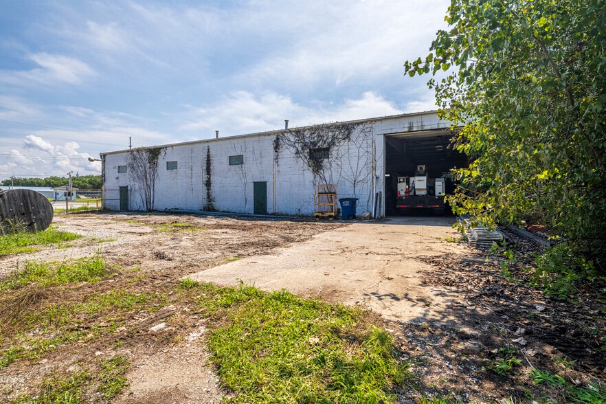 More Photos Of 707 Sheridan Ave, Michigan City Flex For Sale