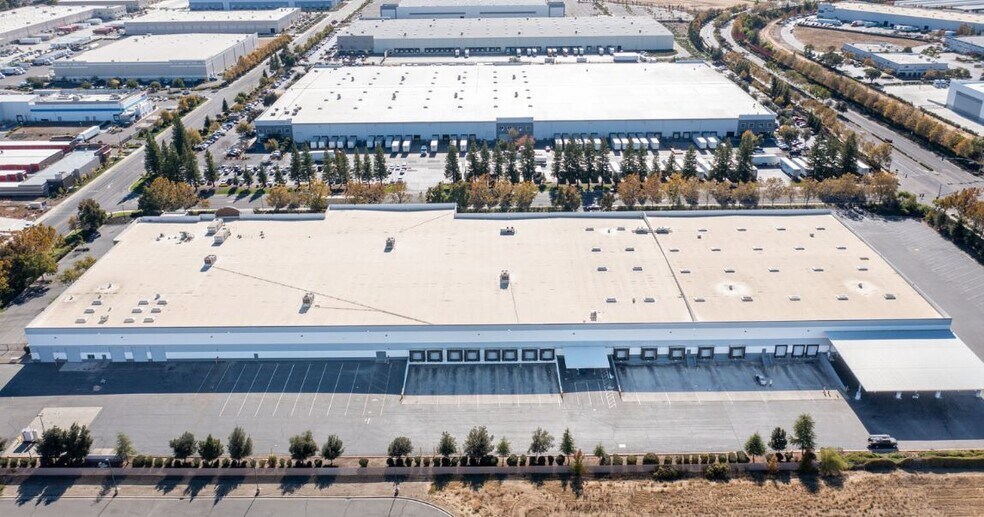 More Photos Of 3500 Carlin Dr, West Sacramento Distribution For Lease