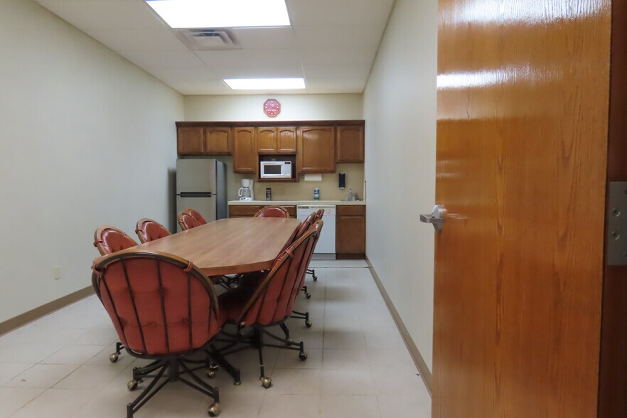 More Photos Of 500-514 W Atlanta St, Broken Arrow Medical For Lease