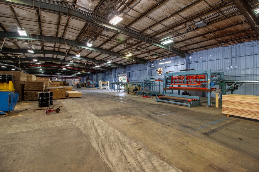More Photos Of 310 Cypress Rd, Ocala Manufacturing For Lease