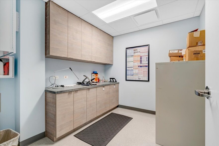 More Photos Of 4220 King St, Alexandria Office For Sale