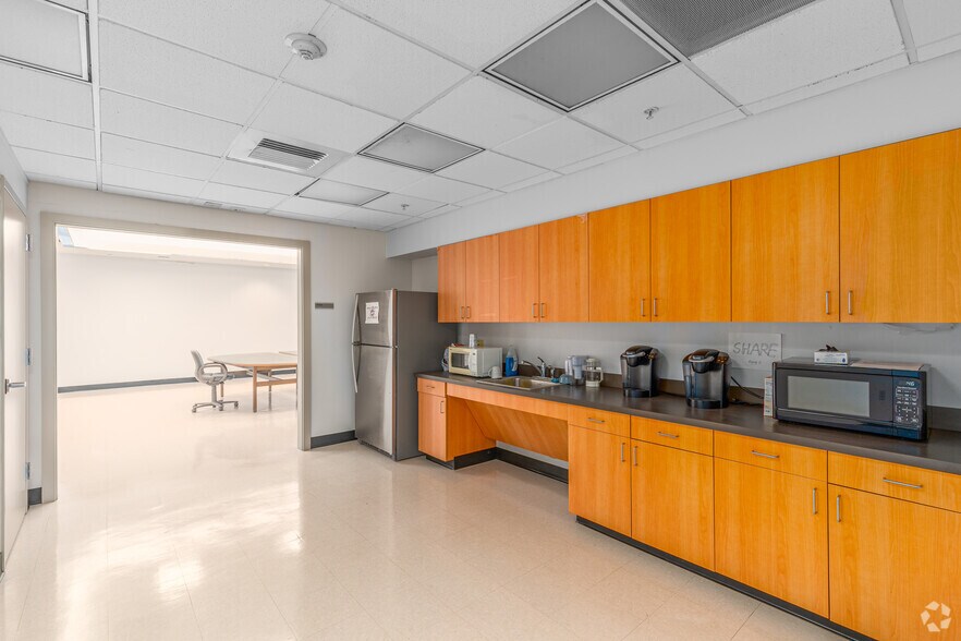 More Photos Of 800 Barksdale Rd, Newark Office For Sale