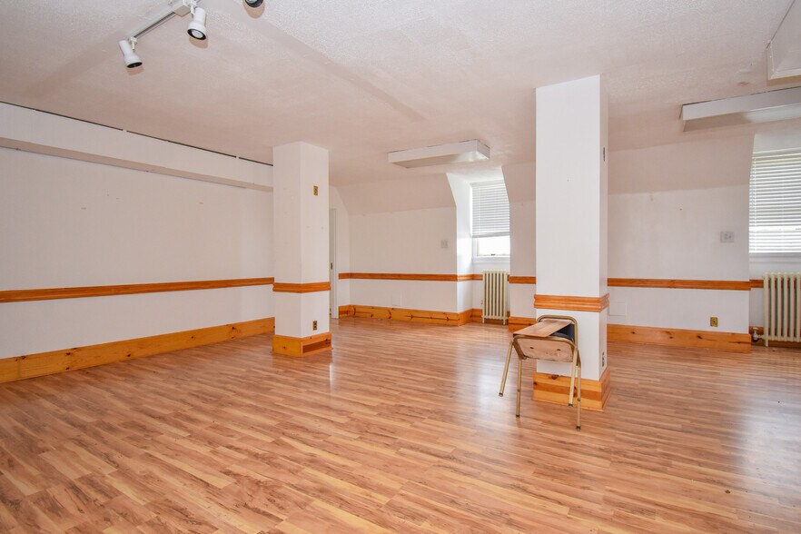 More Photos Of 82 Court Sq, Alexander City Flex For Sale