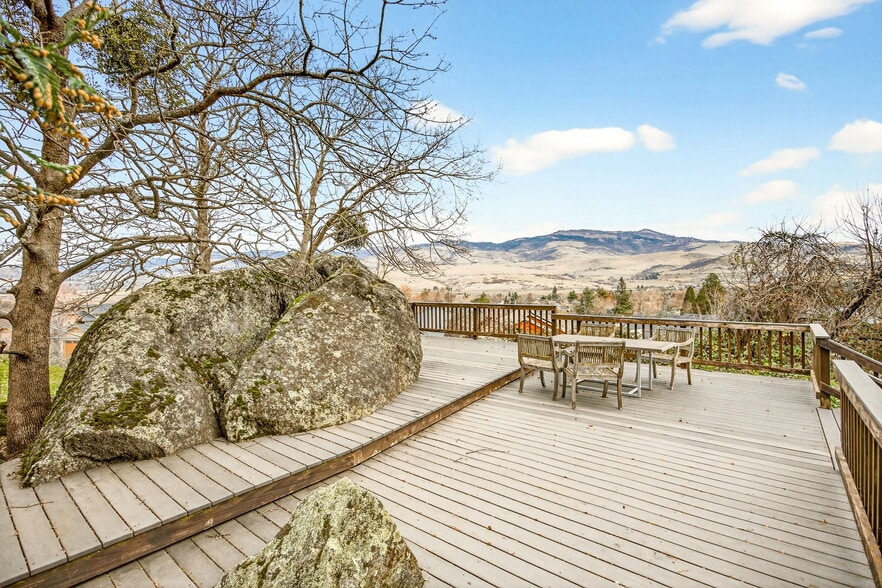 More Photos Of 668 N Main St, Ashland Hospitality For Sale