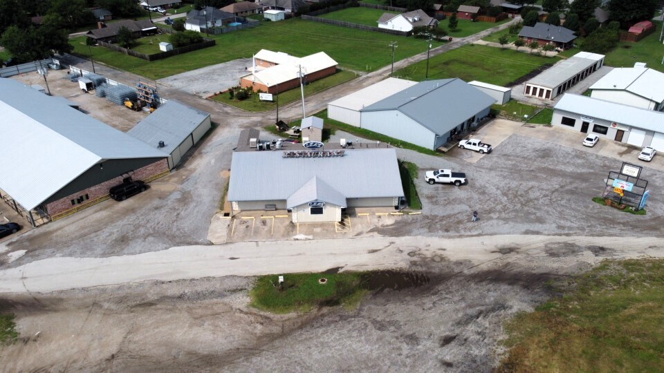 More Photos Of 701 N Crossroads, Leonard Restaurant For Sale