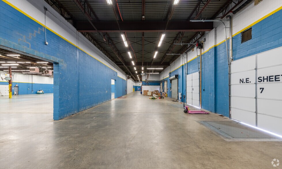 More Photos Of 33 Glen Ave, Chelmsford Warehouse For Lease