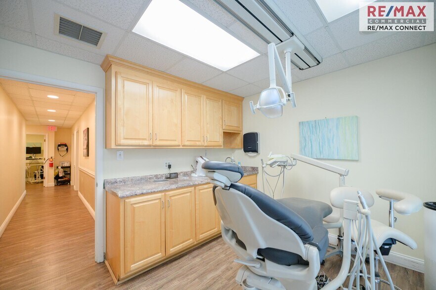 More Photos Of 401 Oyster Point Rd, Newport News Medical For Sale