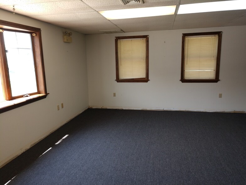 More Photos Of 34 Academy Hill Rd, Plainfield Office For Sale
