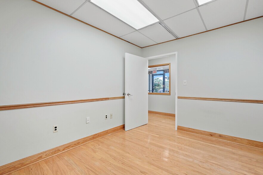 More Photos Of 131 Elden St, Herndon Medical For Sale