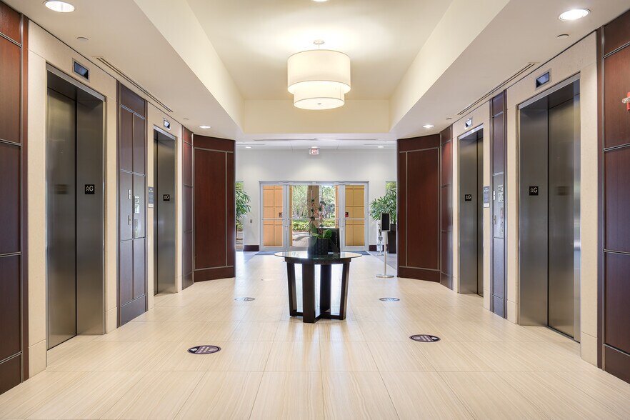 More Photos Of 1000 Sawgrass Corporate Pkwy, Sunrise Office For Lease