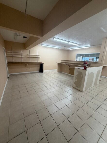 More Photos Of 9139 Park Blvd, Seminole Unknown For Lease