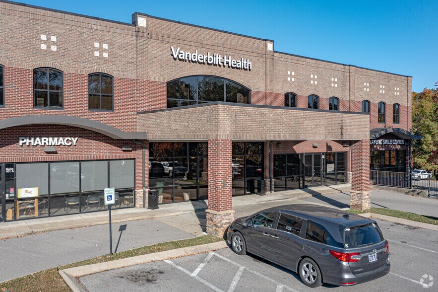 More Photos Of 800 Weatherly Dr, Clarksville Medical For Lease