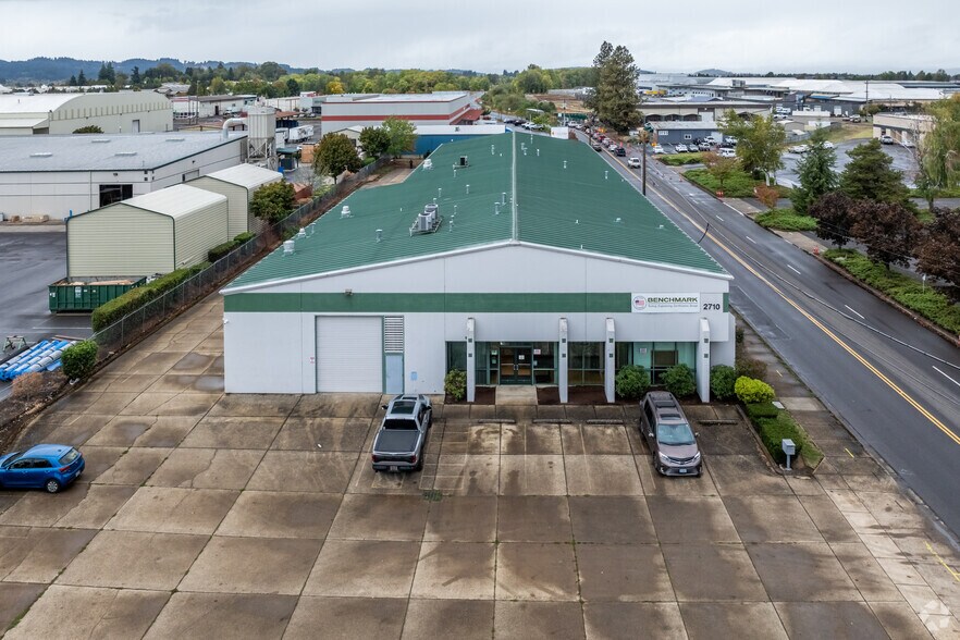 More Photos Of 2710-2720 W 5th Ave, Eugene Warehouse For Lease