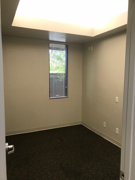 More Photos Of 5700 W Olive Ave, Glendale Medical For Lease