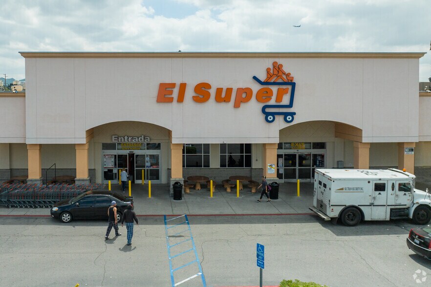 More Photos Of 570-618 S Mount Vernon Ave, San Bernardino General Retail For Lease