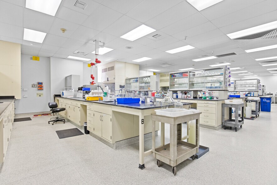 More Photos Of 2567 W Midway Blvd, Broomfield Manufacturing For Sale