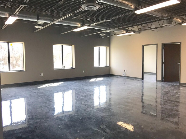 More Photos Of 1919 E 52nd St, Indianapolis Office For Lease