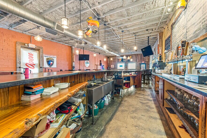 More Photos Of 130 E Goodnight Ave, Aransas Pass Restaurant For Sale