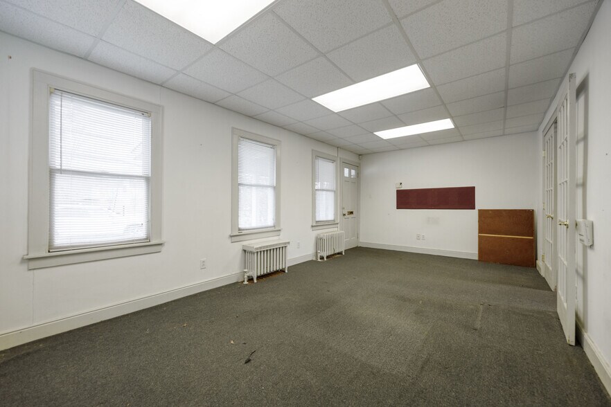 More Photos Of 217 E Williamsburg Rd, Sandston Office For Sale
