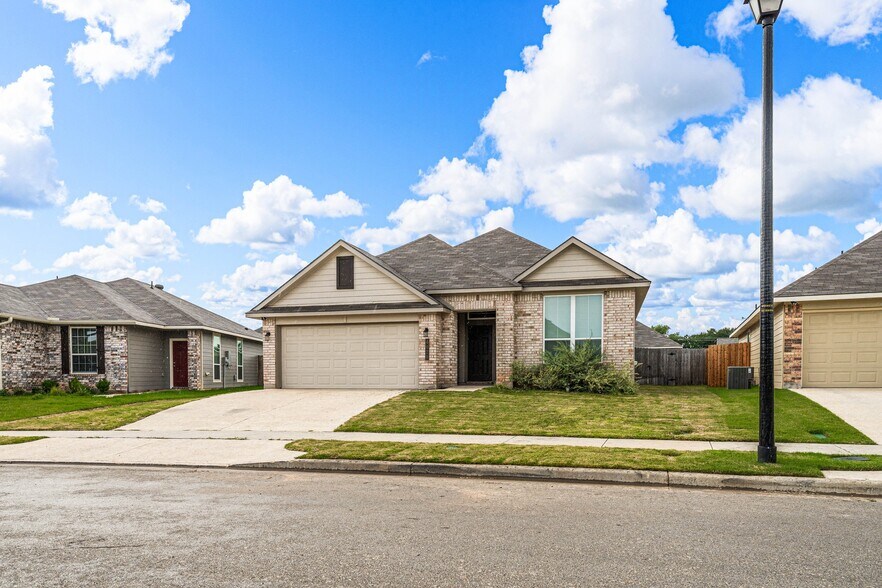 More Photos Of 4020 Centerfire, Waco Apartments For Sale