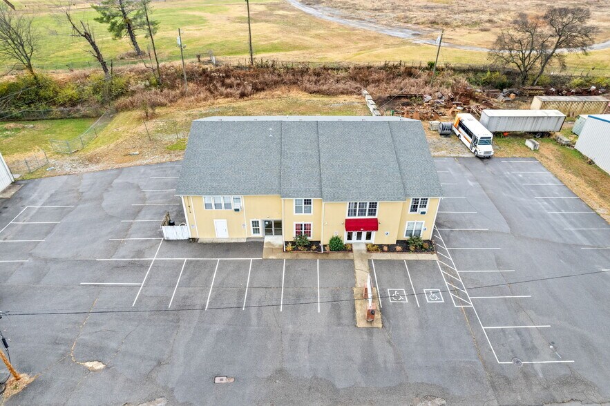 More Photos Of 701 Red River St, Clarksville Office For Sale