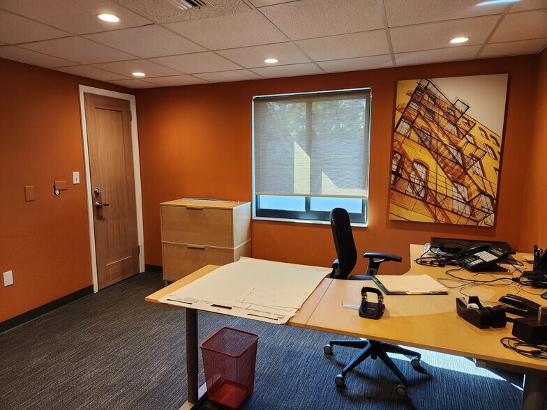 More Photos Of 4409 W El Prado Blvd, Tampa Office For Sale