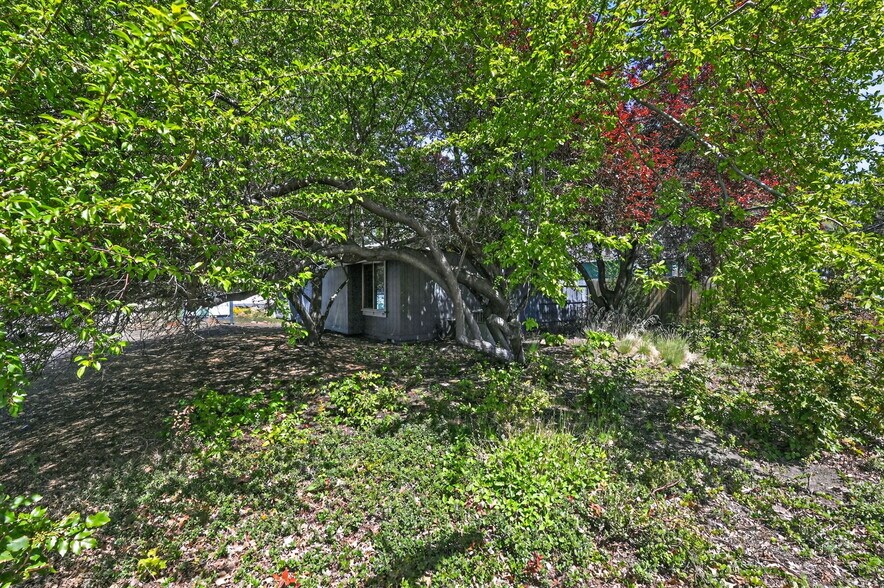 More Photos Of 1720 NE 4th St, Bend Office For Sale