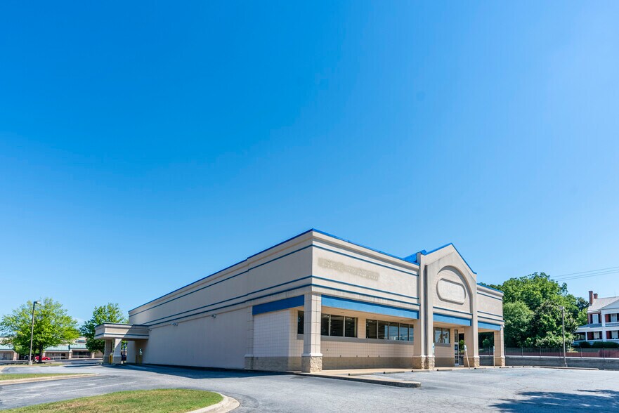 More Photos Of 2195 Southport Rd, Spartanburg Freestanding For Sale