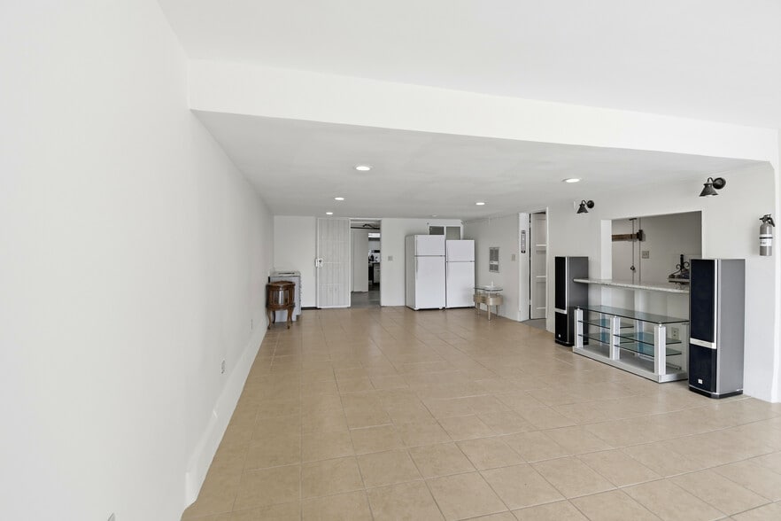 More Photos Of 2809-2815 Macdonald Ave, Richmond Office For Sale