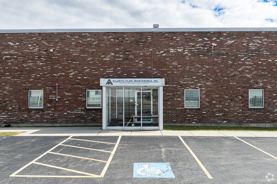 More Photos Of 15 Industrial Way, Wilmington Warehouse For Lease