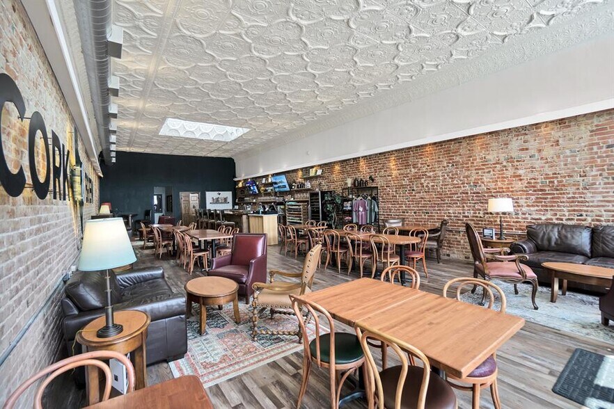 More Photos Of 1136 Main St, Commerce General Retail For Sale