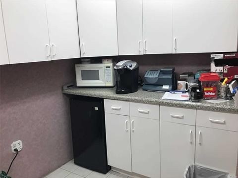 More Photos Of 18 Main St, Roslyn Office For Sale