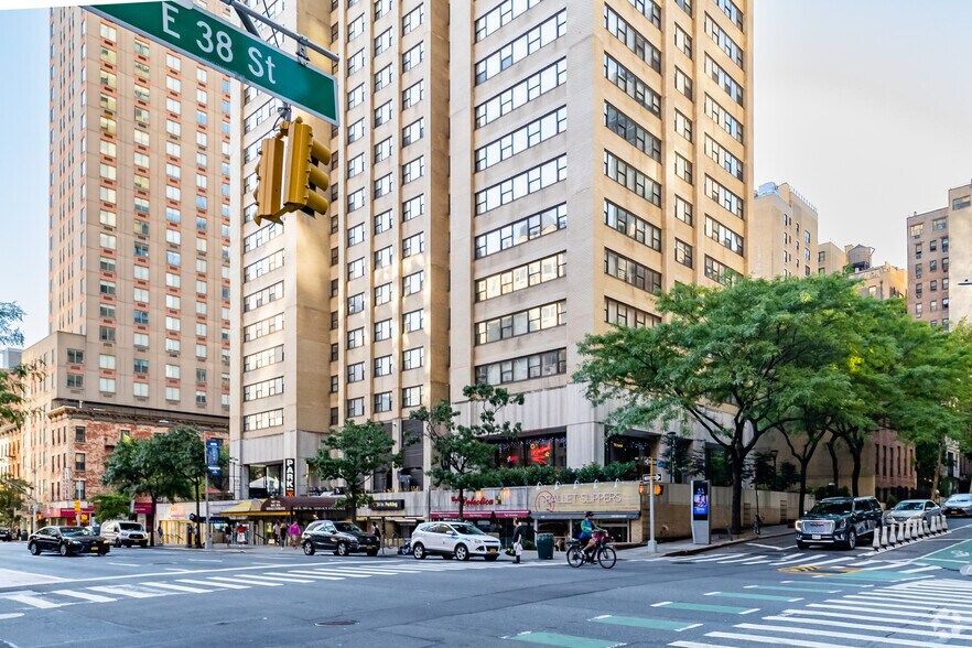 More Photos Of 560-576 Third Ave, New York Apartments For Lease