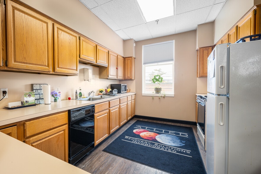 More Photos Of 146 Railroad Ave, Sayville Office For Sale