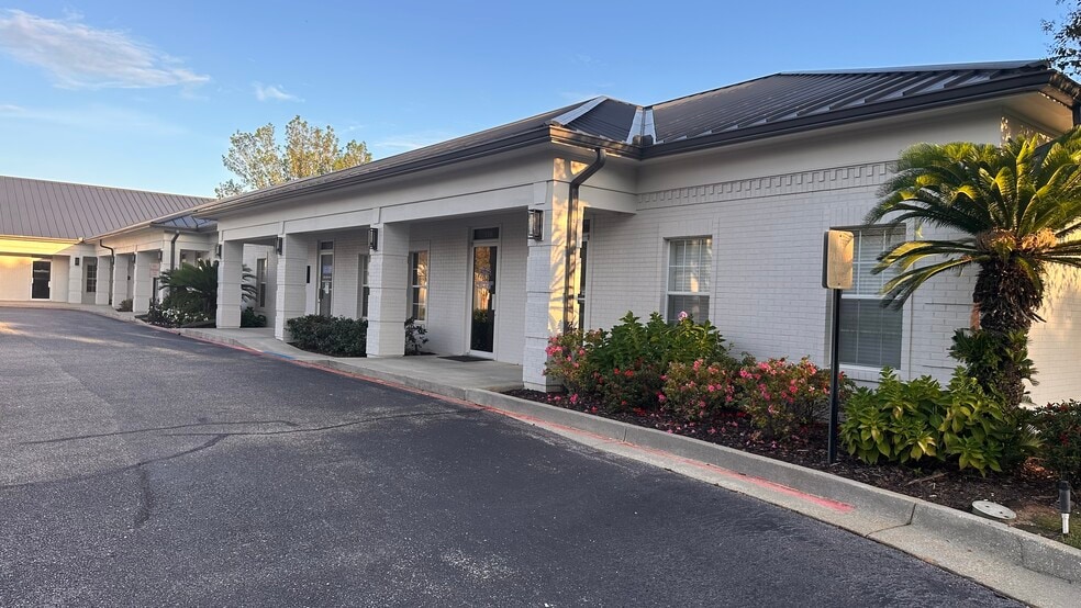 More Photos Of 1544 W 2nd St, Gulf Shores Office For Lease