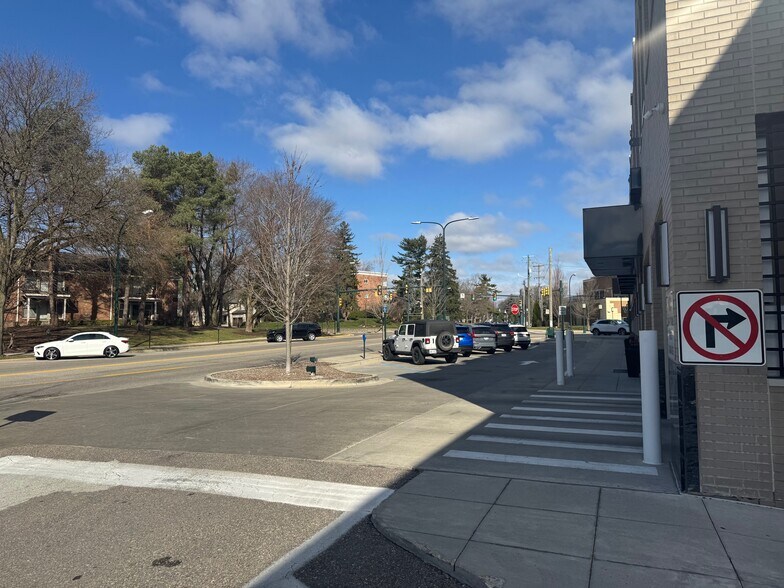 More Photos Of 856 N Old Woodward Ave, Birmingham Apartments For Lease