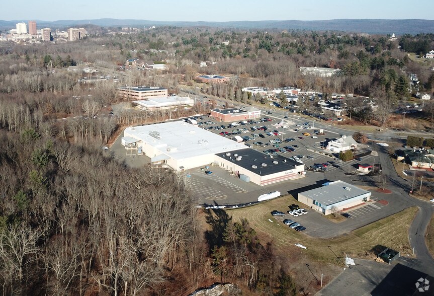 More Photos Of 181 University Dr, Amherst General Retail For Lease