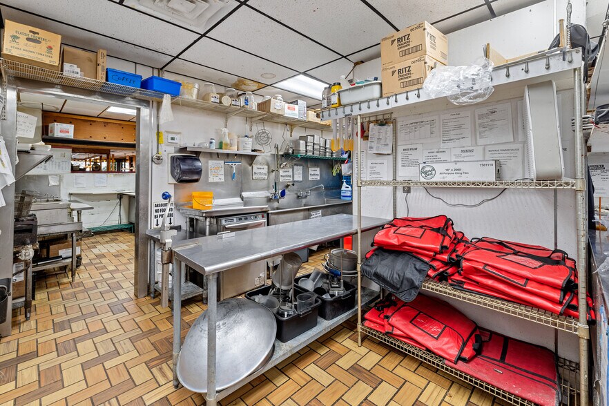 More Photos Of 733 Bedford St, Whitman Restaurant For Sale