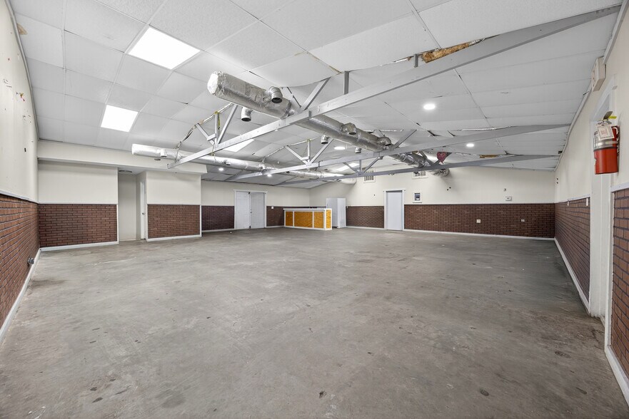 More Photos Of 4350 Augusta Rd, Lexington Restaurant For Sale