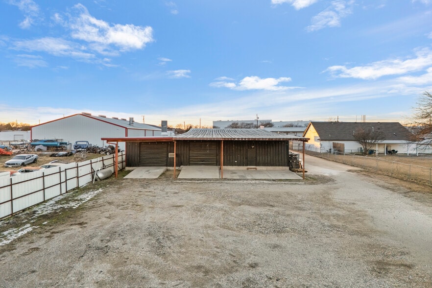 More Photos Of 502 N State Highway 342, Red Oak Industrial For Sale