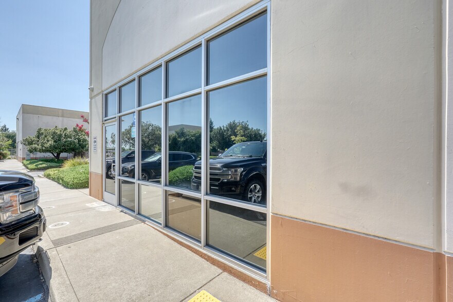 More Photos Of 10131 Iron Rock Way, Elk Grove Manufacturing For Lease