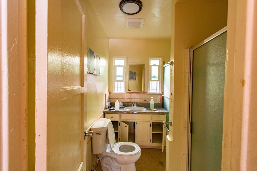 More Photos Of , Los Angeles Multifamily For Sale